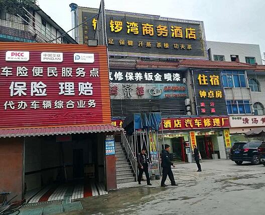 品质信赖 签订现场：四川成都彭总订购佩德卡360型无接触洗车机 