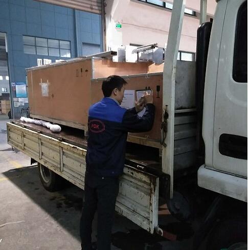 发货现场：广西客户订购的佩德卡360洗车机装车发货